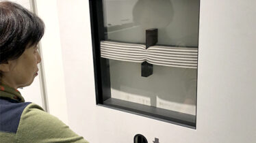 写真はフェザーミュージアム体験展示の様子